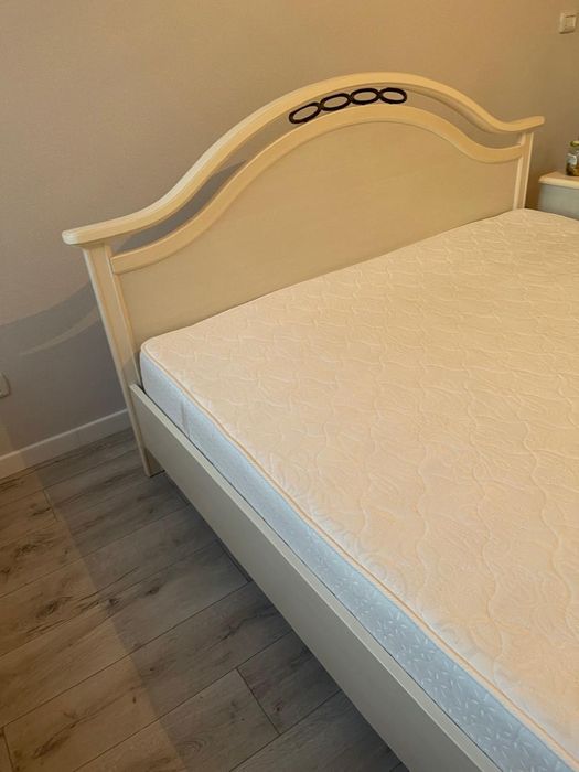 Продам кровать и тумбы