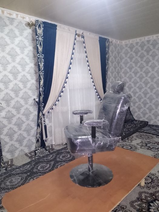 Ishlatilmagan yangi sartaroshlar va salon uchun  kreslo