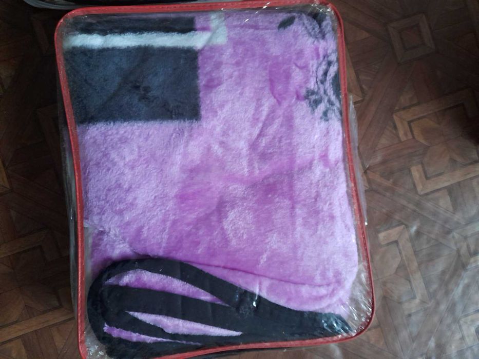 2 броя пухкави одеяла