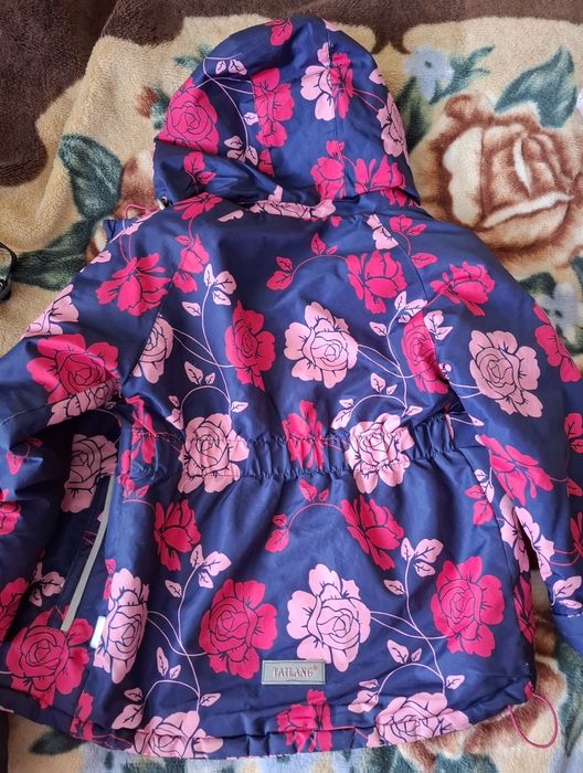 Продам демисезонный комбинезон на девочку