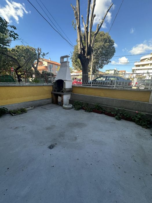 Продава се Къща в Бургас, Сарафово - 420 кв.м за 1000 €/кв.м - Снимка #2