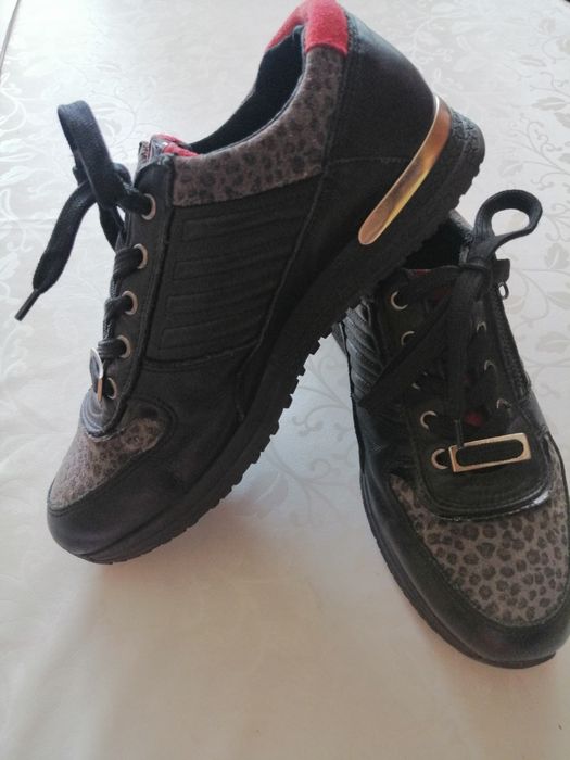 Маратонки /естествена кожа