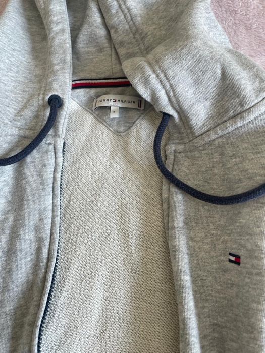 Продаю женское худи Tommy Hilfiger