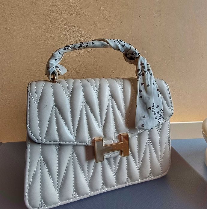 Малка бежова дамска чанта