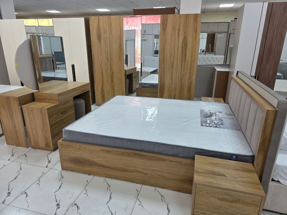 Спальный гарнитур