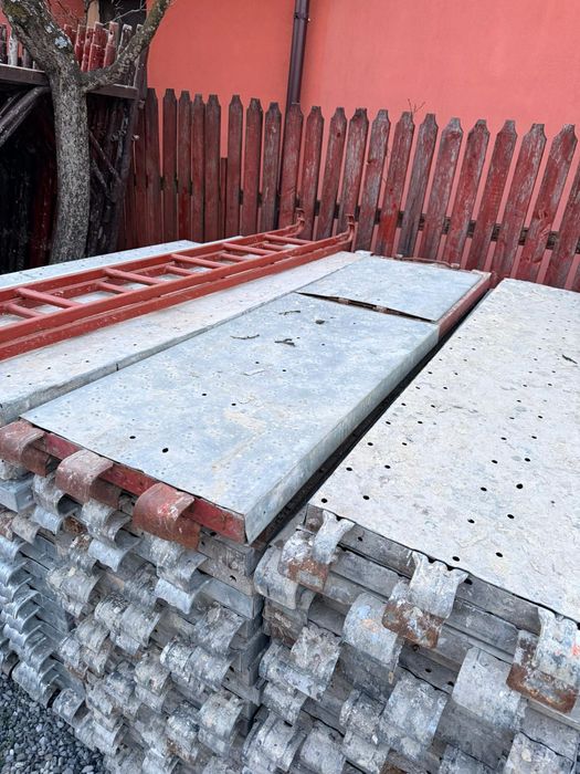 Închiriez schela metalică