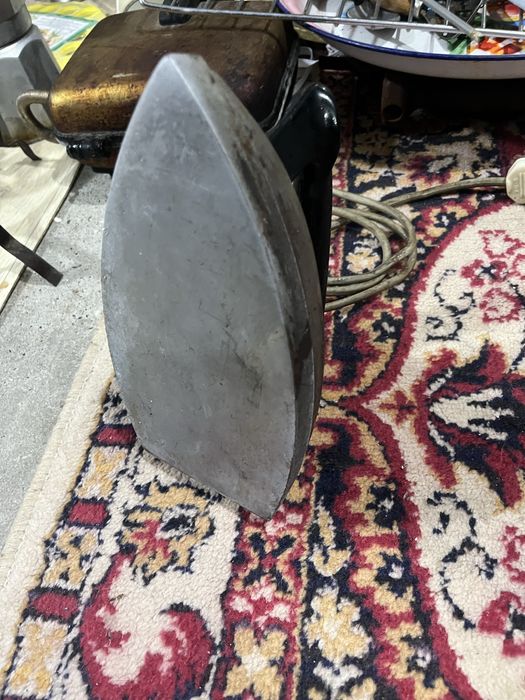 Продаются советский утюг