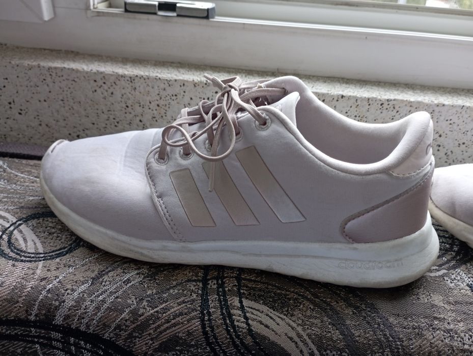 Лилави маратонки