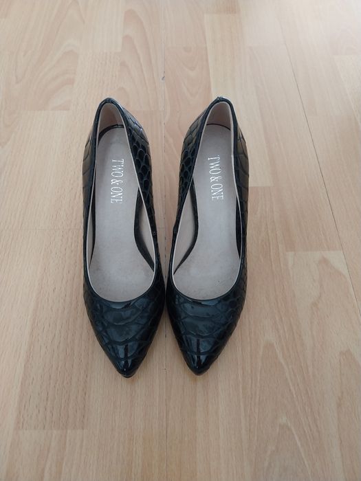 Дамски обувки с висок ток