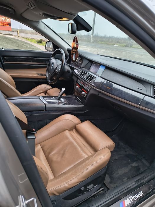 Vand urgent bmw seria 7 in stare foarte buna fara nicio problema
