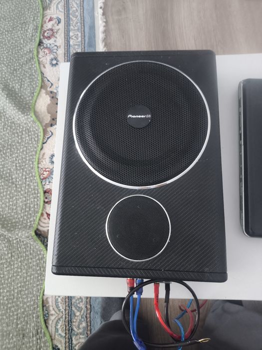 Сабвуфер под сиденье