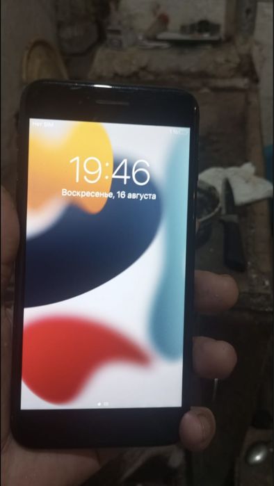 Продам айфон 7+