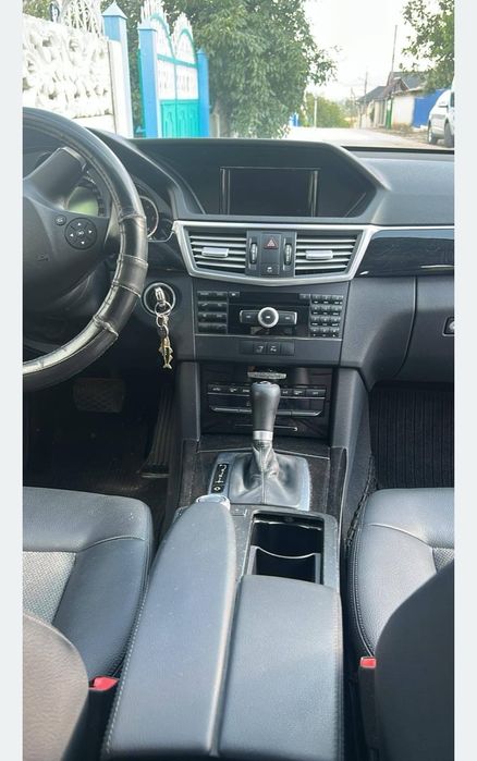 Vând Mercedes E Class