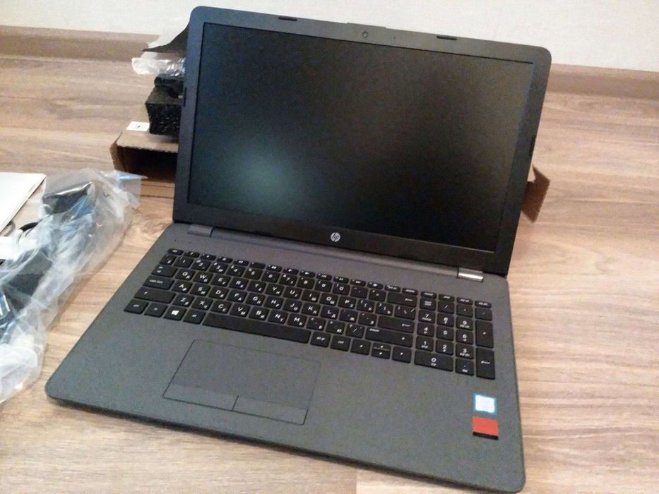 HP 250 G6 ноутбук / i3 / 8GB RAM / AMD Radeon