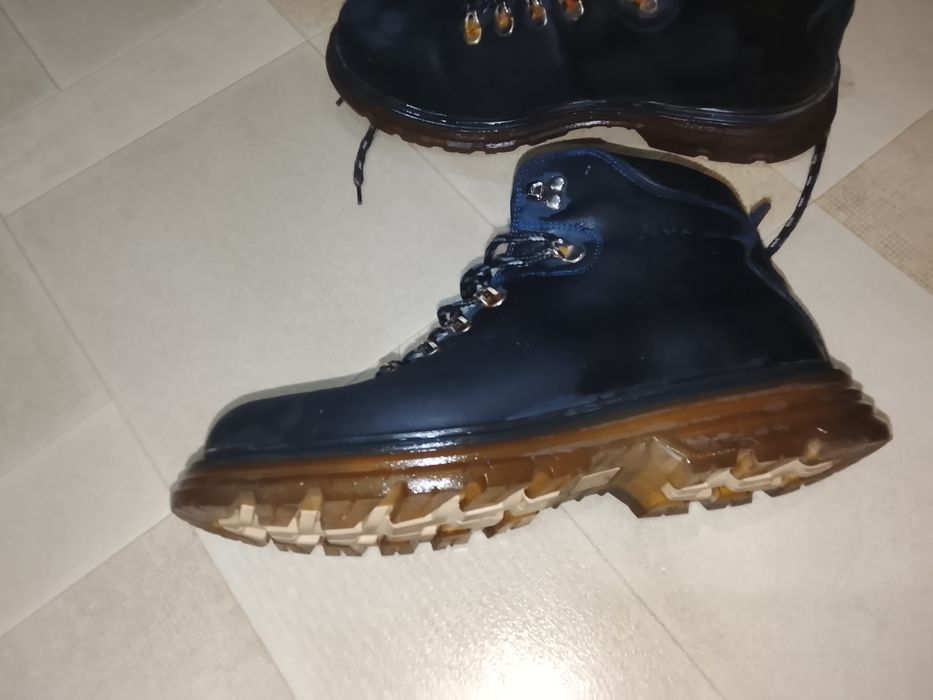 Продам зимние ботинки