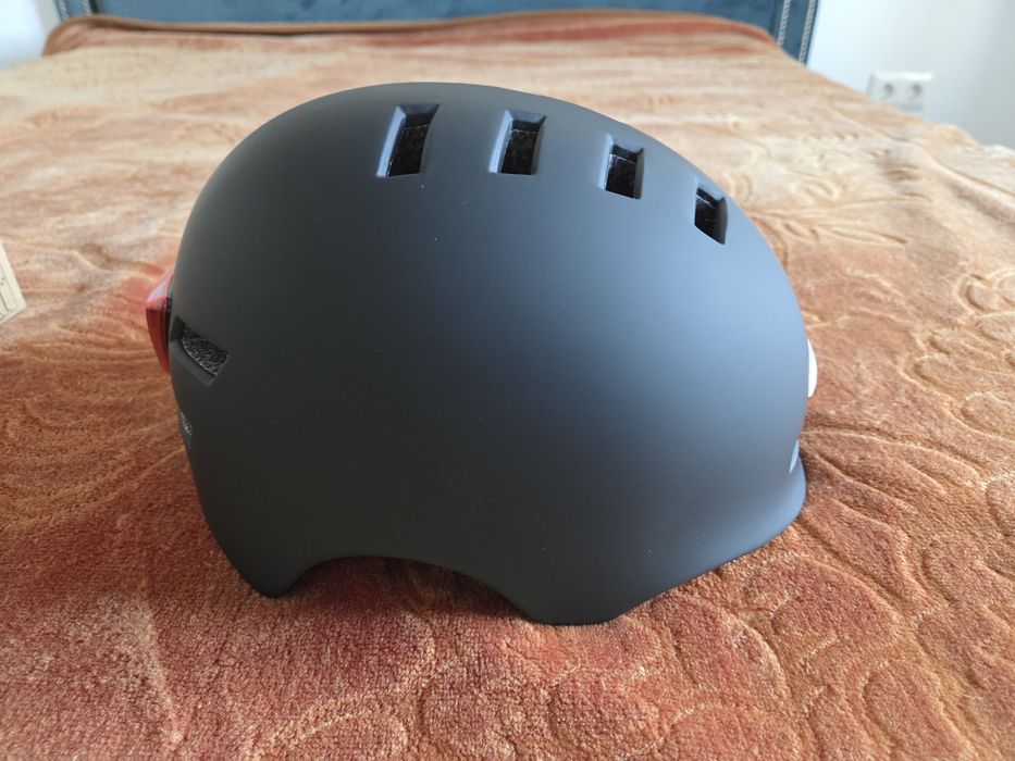 Casca de protectie myria cu LED-uri fata-spate reincarcabile