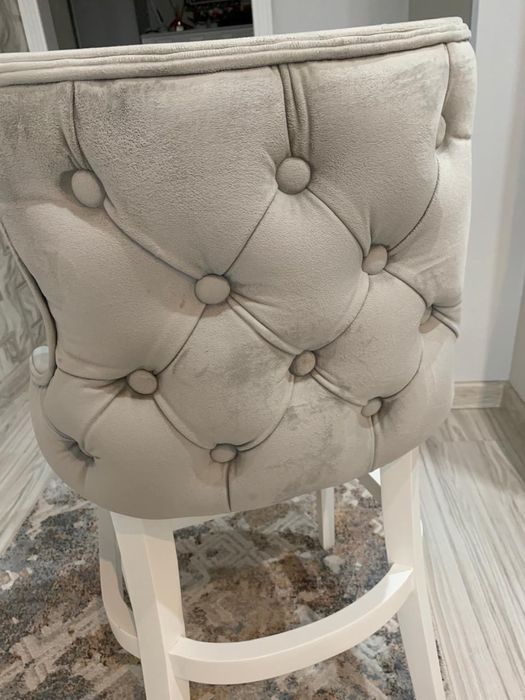 Продаются два барных кресла высокого типа