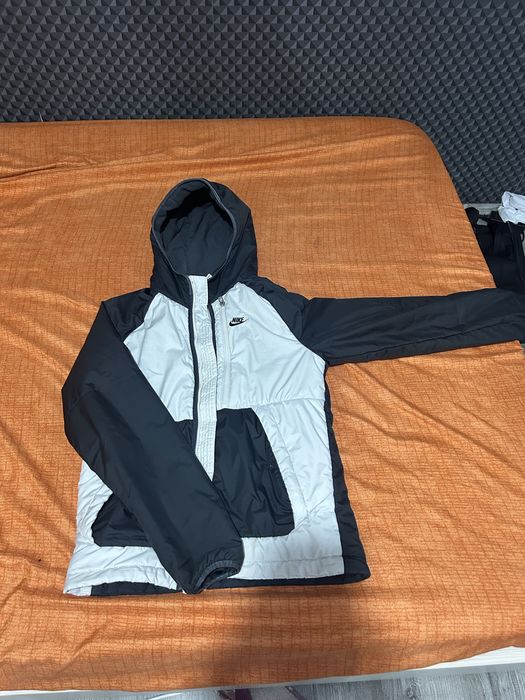 Geaca nike marimea S originala