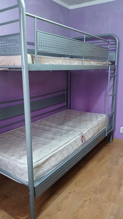 Pat suprapus metalic