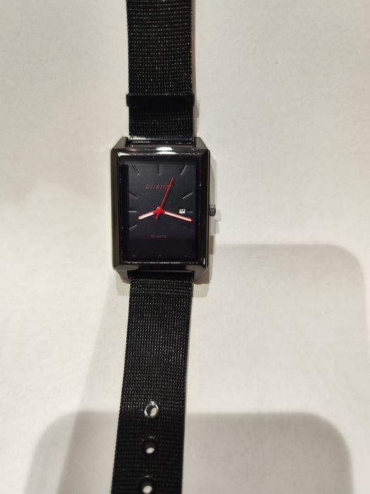 Часы кварцевые ультратонкие