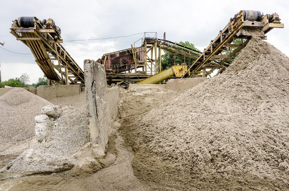 Pământ, nisip, sort, utilaje etc