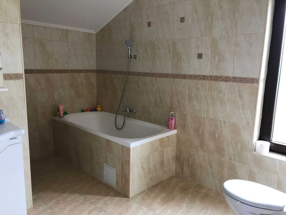 Casă familială de vânzare P+M în Sântandrei