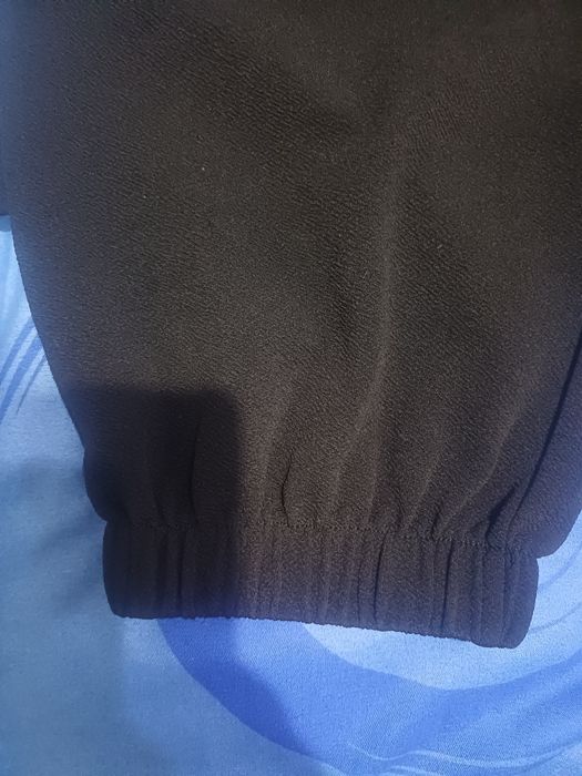 Vand pantaloni dama impecabili