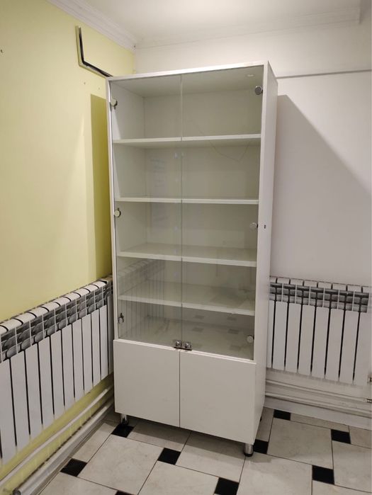 Витрины шкафы для бизнеса