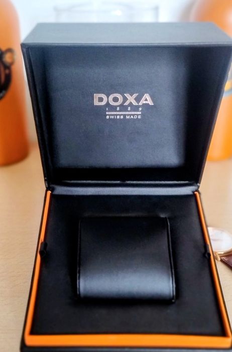 Cutie ceas DOXA noua