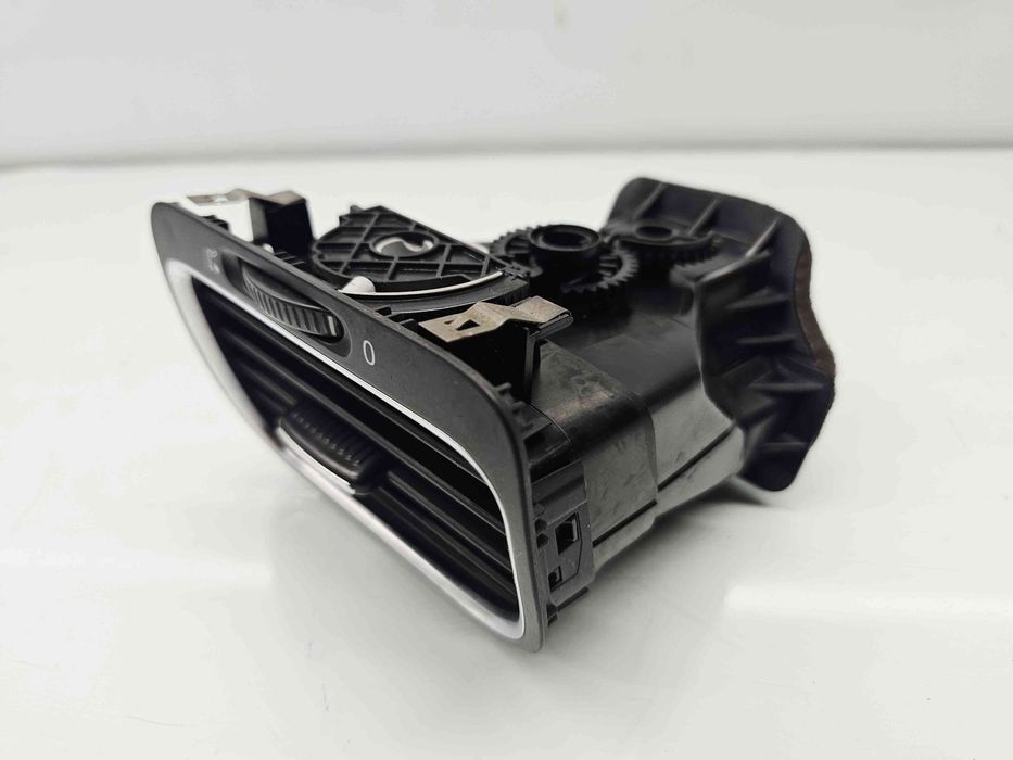 Grila aerisire stanga Volkswagen Golf 6 (5K1) [Fabr 2009-2013] 5K0819