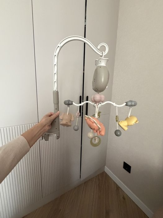 Продам мобиль для детской кровати