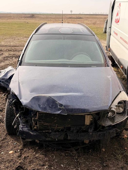 Vand masini pentru dezmembrai