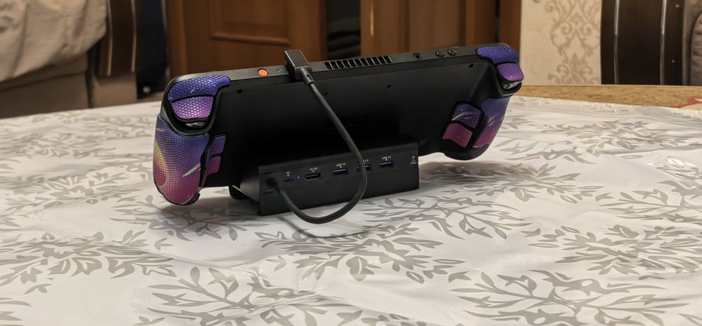 Steamdeck с док станции