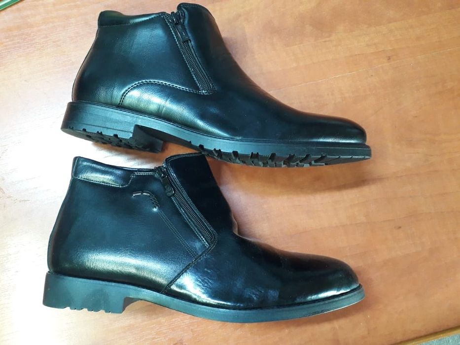 Продам мужскую обувь