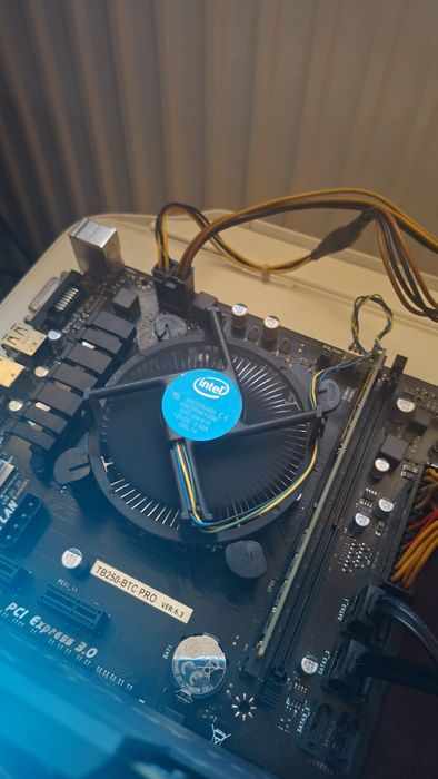 Vind placa de baza Biostar tb250