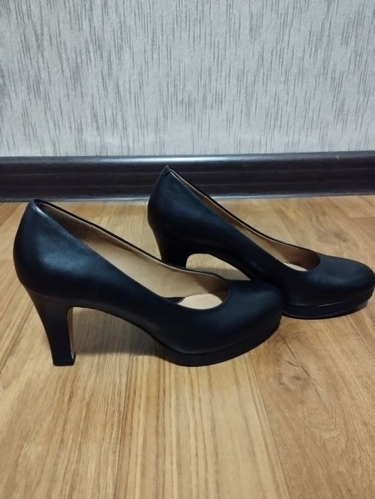 Продам женские туфли