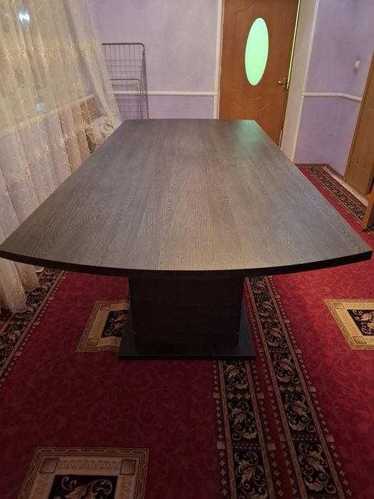 Стол новый из ламината.