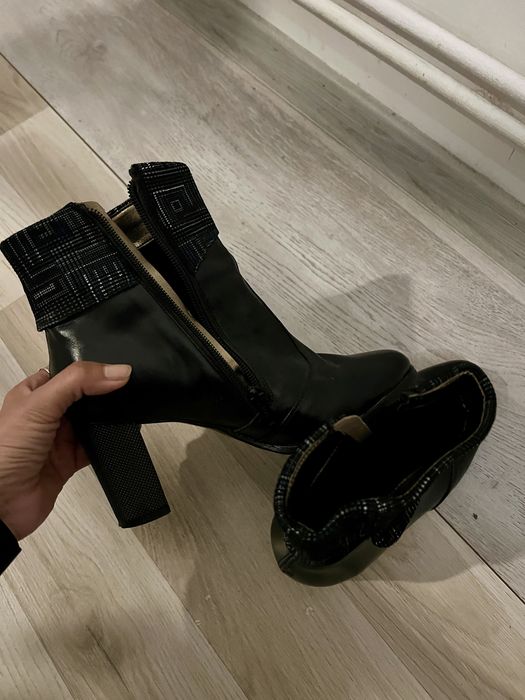 Botine din piele naturala