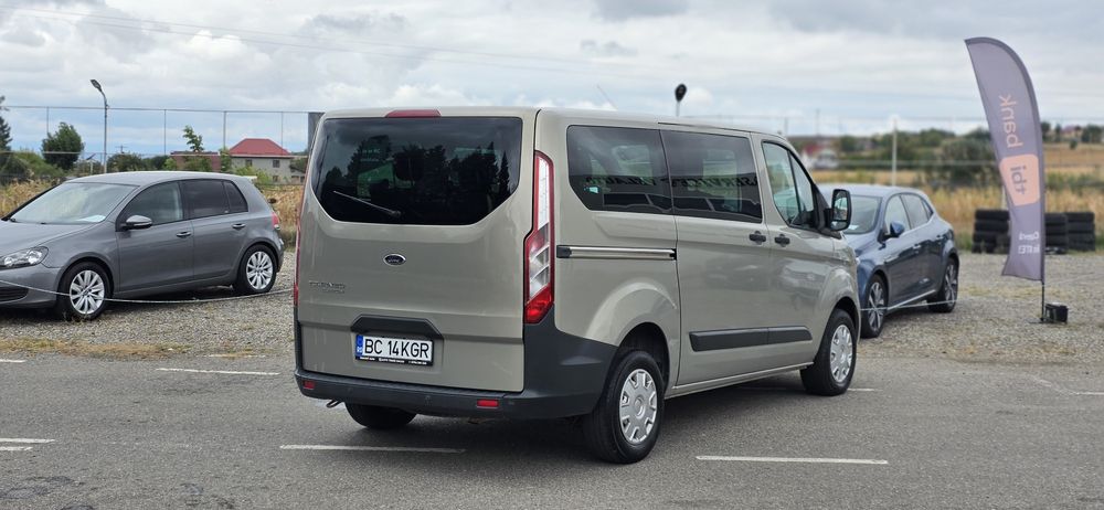 Ford tourneo custom 8 locuri 2.2 diesel rate A/C fata spate