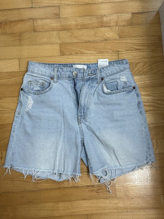 Къси дънкови гащи