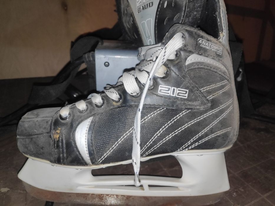 Продам коньки 4000 тг