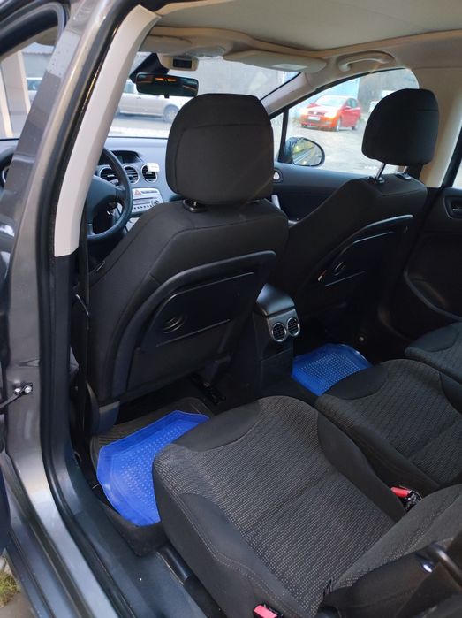 автомобил Пежо 308 sw