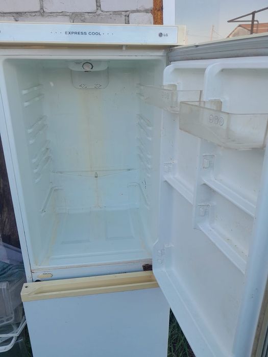 Продам холодильник