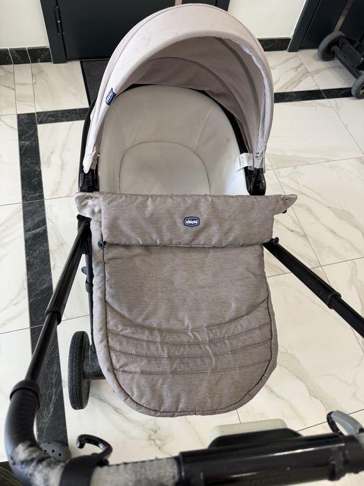Продам коляску Chicco