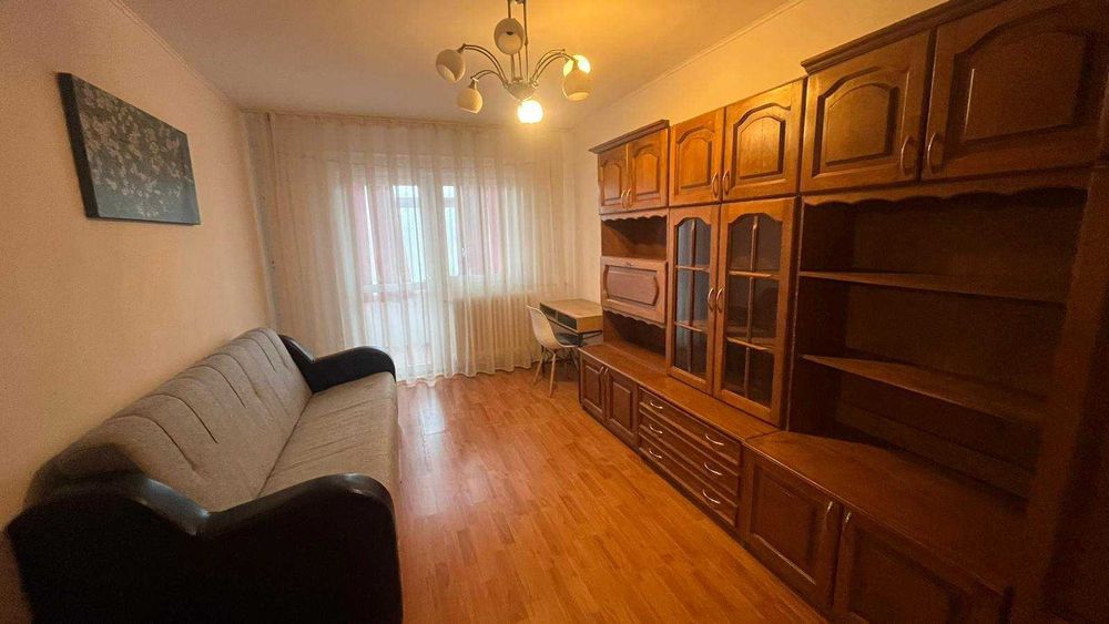 Cameră liberă pentru o colegă de apartament – vibe de student life!