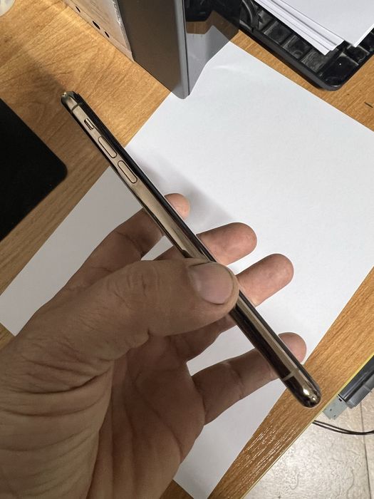 Продам iPhone 11 pro max