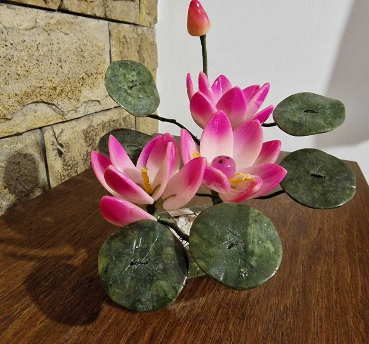 Продавам Статуетка на Каменни цветя "Лотос"