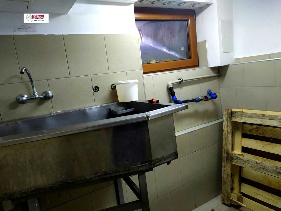 Дава се под наем Промишлена сграда в с. Хаджи Димитър, Област Добрич - 200 кв.м за 765 € - Снимка #6