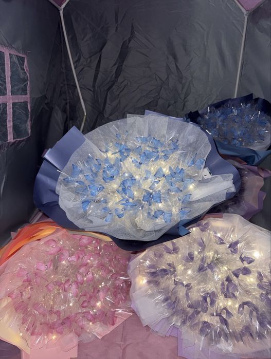 Светящийся букет из 51 бабочки