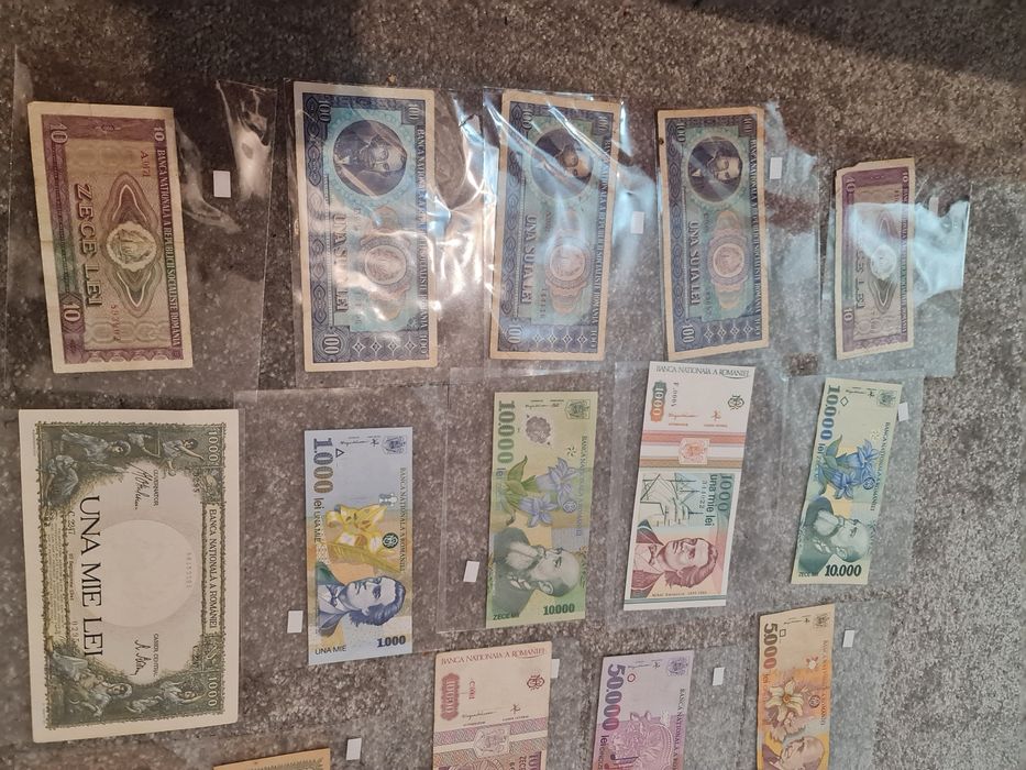 Vând colectie de bani vechi 20 de bancnote